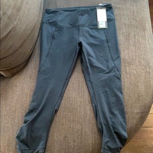 Calia Essential Tight Capri - Caviar - Size M